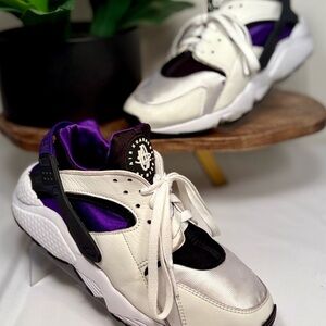 Nike Air Huarache OG "Purple Punch" (DH4439-105) - Women’s Size 9.5